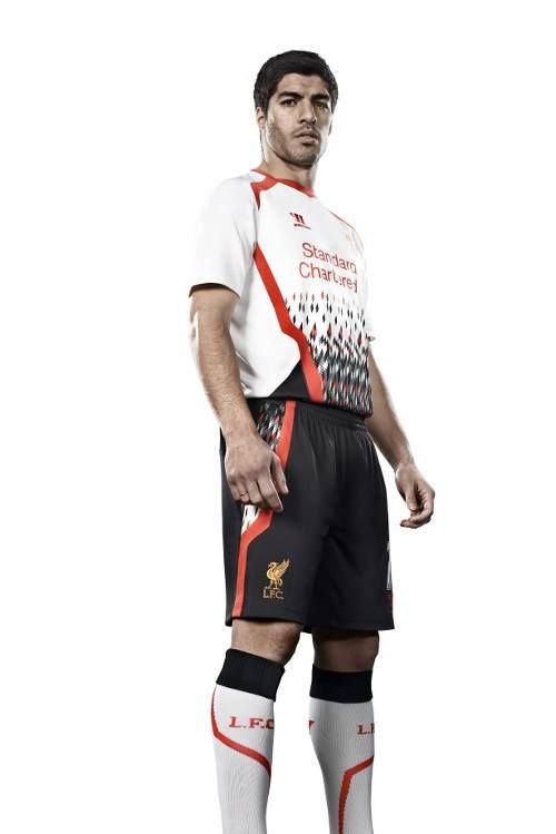 OFICIAL! Acestea sunt cele mai URATE echipamente din Premier League! Iata adevaratul motiv pentru care Suarez vrea sa plece de la Liverpool :)_2