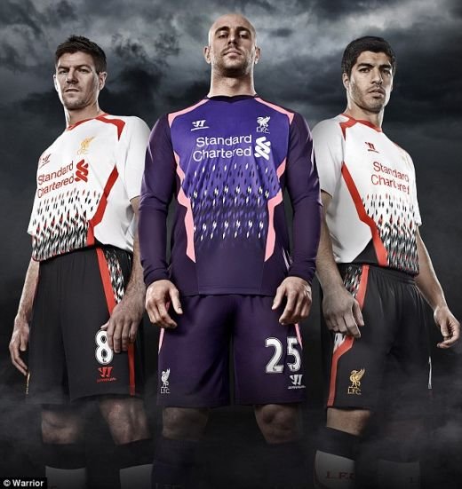 OFICIAL! Acestea sunt cele mai URATE echipamente din Premier League! Iata adevaratul motiv pentru care Suarez vrea sa plece de la Liverpool :)_7