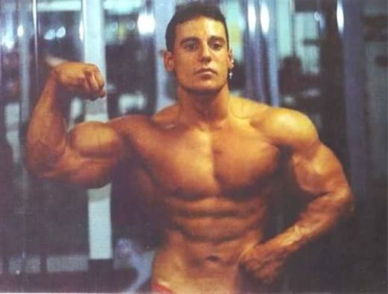 Visa sa fie ca Arnold, dar STEROIZII l-au transformat in BESTIA cu cele mai mari brate din lume! Gregg Valentino, o poveste despre sport, droguri, mafie si MANTUIRE:_2