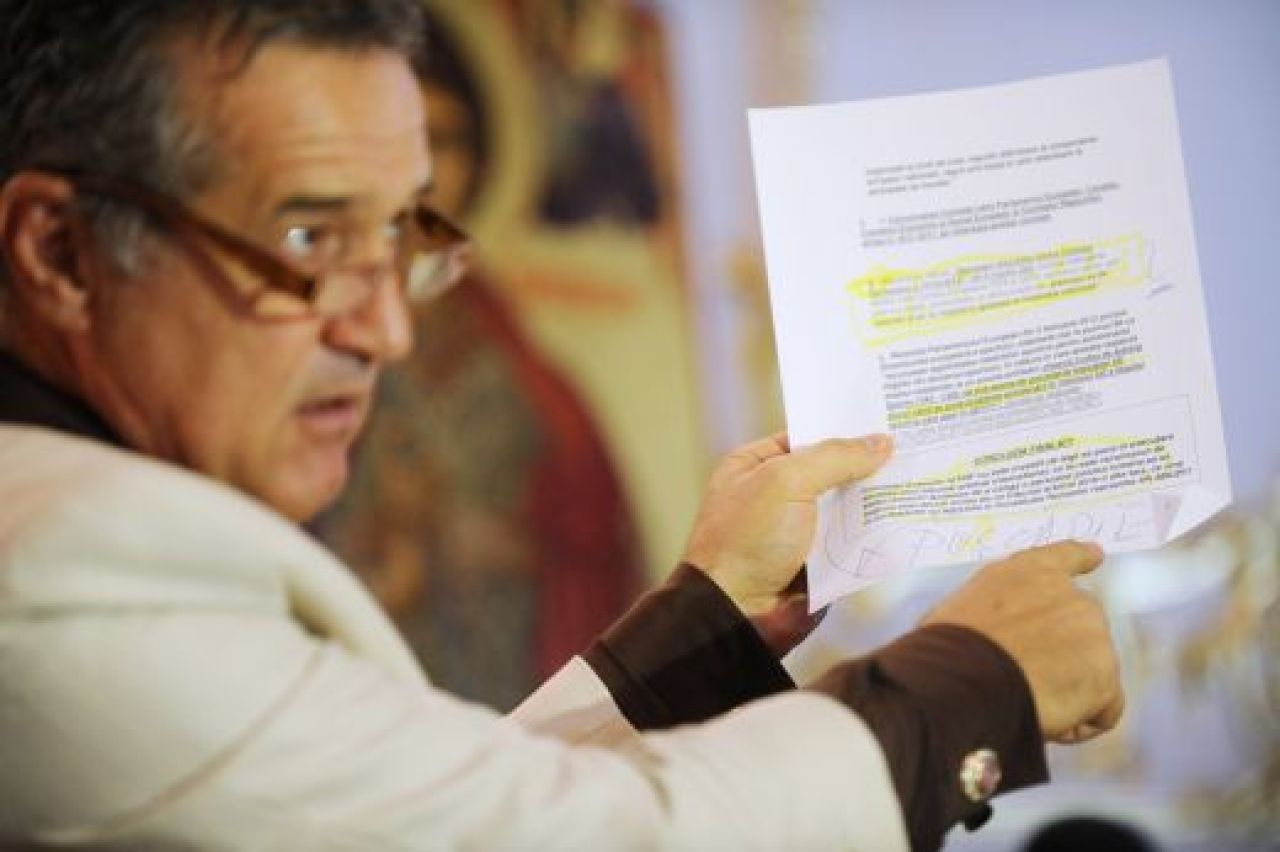 Gigi si-a scris singur condamnarea cu pixul pe foaie! Poza din iulie 2012 care anunta DEZASTRUL la Steaua! SUPER FOTO_1