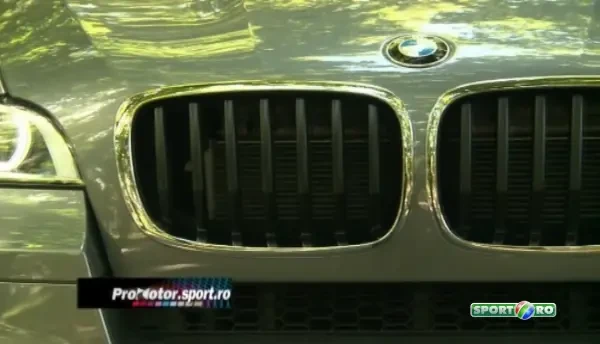 7-n masina! Prima trupa din Romania care canta o piesa intr-o masina de aproape 600 de cai