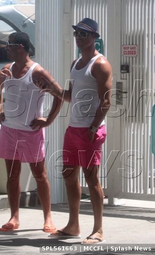 FOTO Cristiano Ronaldo e ADEVARATUL Johnny Bravo! CR7 s-a spart in figuri pe plaja din Miami! Imagini de senzatie din vacanta:_3