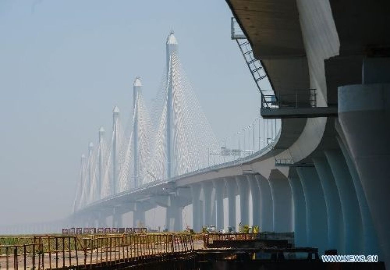 FOTO Un nou MIRACOL al omenirii! Chinezii au inaugurat cel mai mare POD din lume! Constructia impresionanta:_2