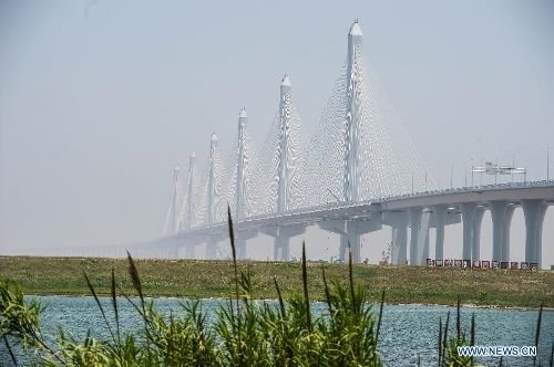 FOTO Un nou MIRACOL al omenirii! Chinezii au inaugurat cel mai mare POD din lume! Constructia impresionanta:_4