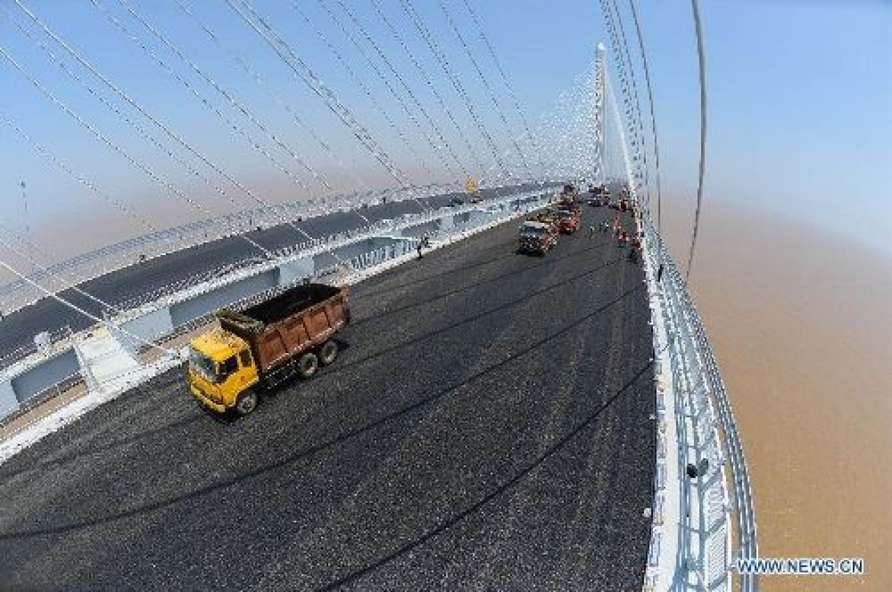 FOTO Un nou MIRACOL al omenirii! Chinezii au inaugurat cel mai mare POD din lume! Constructia impresionanta:_5