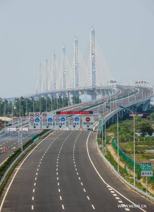 FOTO Un nou MIRACOL al omenirii! Chinezii au inaugurat cel mai mare POD din lume! Constructia impresionanta:_9