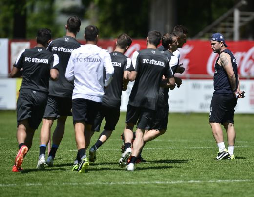 Reghe i-a luat la intrebari pe Iancu si Stanciu pentru scandalul de dinaintea rusinii cu Feroe! Ce raspuns i-au dat cei doi stelisti: