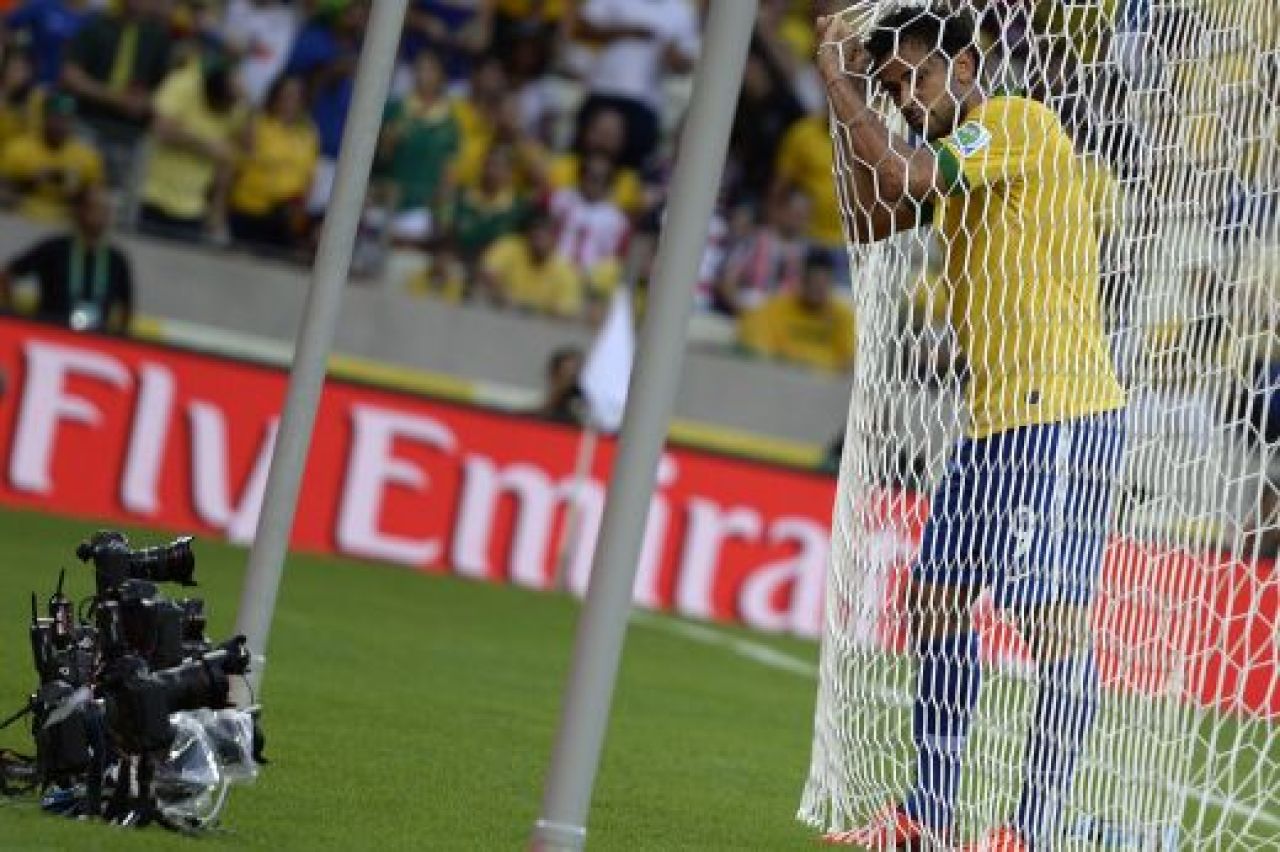 LIVE BLOG do Brasil | Furia Rosie a vazut rosu: FRED si Neymar au pus in genunchi campioana mondiala! Brazilia 3-0 Spania! VIDEO_26