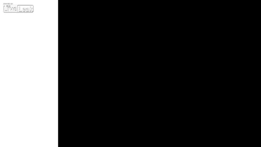 SOCANT! Un politist a fost prins si batut pana a lesinat! Momente dramatice pe strazile din Rio! VIDEO