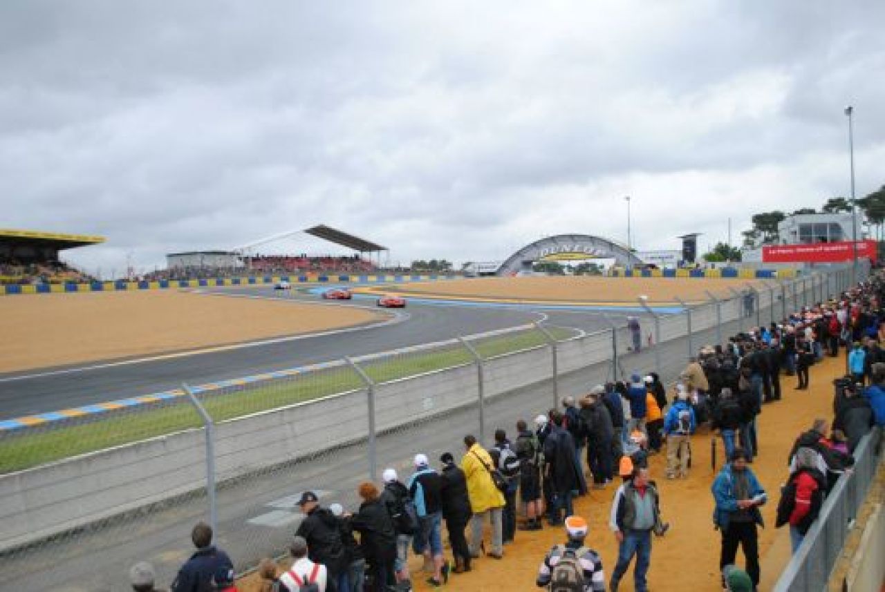LIVE BLOG Zi si Noapte | Audi a castigat cursa de 24 de ore de la Le Mans, umbrita de moarte pilotului danez Allan Simonsen!_47
