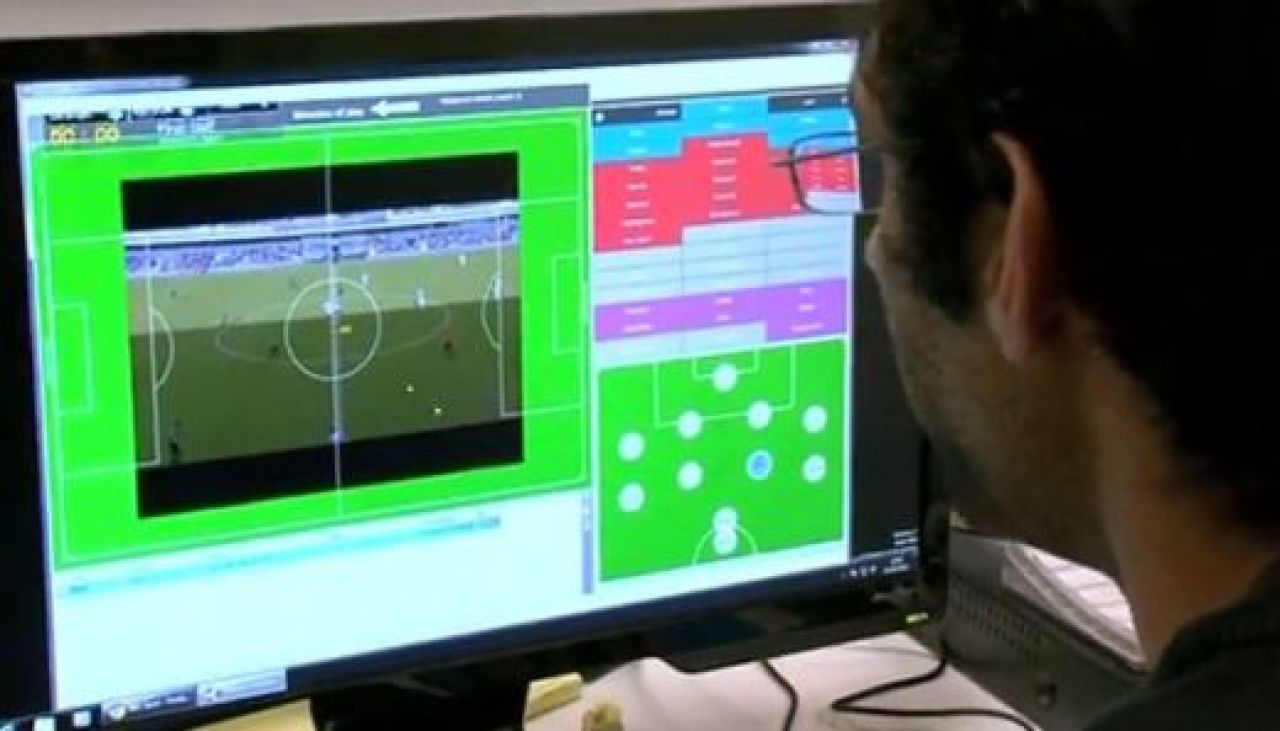SEICII platesc milioane pentru ASTA! Mircea Lucescu a inceput o afacere de miliarde cu un pix si o hartie! Momentele SF din spatele Premier League:_1