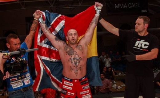 Zmarandescu si-a UCIS adversarul si ajunge la 3 victorii la rand in prima repriza! Vezi ce TKO a reusit! VIDEO