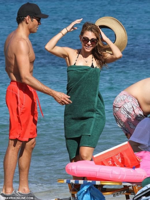Toata plaja a inlemnit cand a vazut-o! Femeia care a rupt ringul a facut senzatie in apa! FOTO: Cat de bine arata in costum de baie:_11