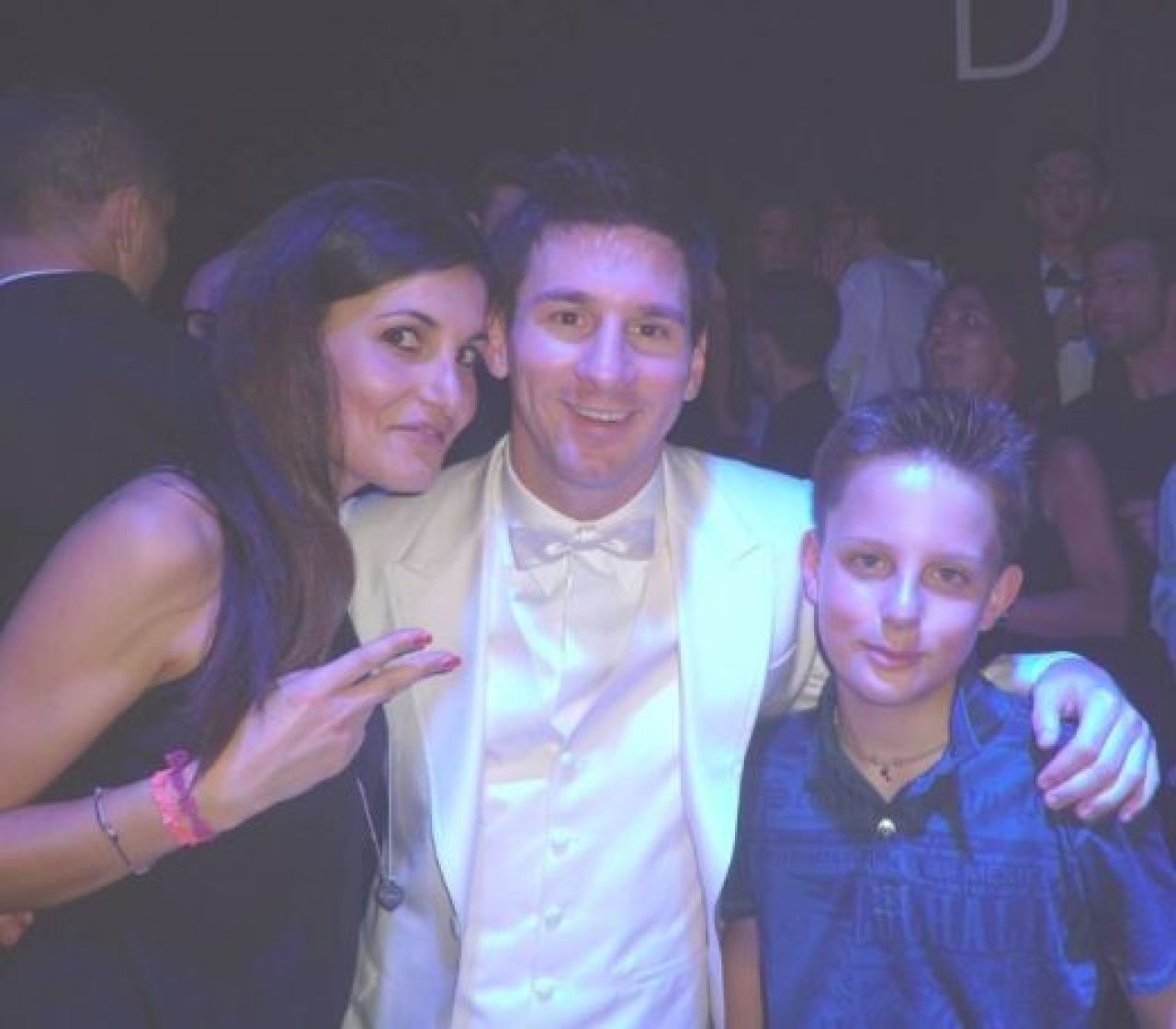 Messi, acuzat ca a calcat din nou stramb! Imaginile in care Balonul de Aur e ametit de la atata succes :) Cum a fost surprins:_1