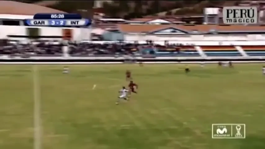 SOCANT! Antrenorul a intrat la MINGE pe marginea terenului! Ce i-a facut unui jucator nevinovat! VIDEO