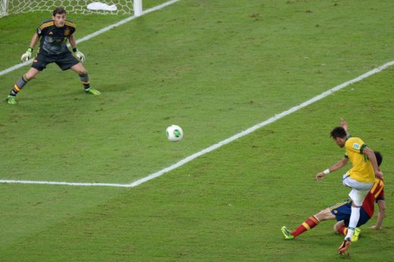 LIVE BLOG do Brasil | Furia Rosie a vazut rosu: FRED si Neymar au pus in genunchi campioana mondiala! Brazilia 3-0 Spania! VIDEO_63