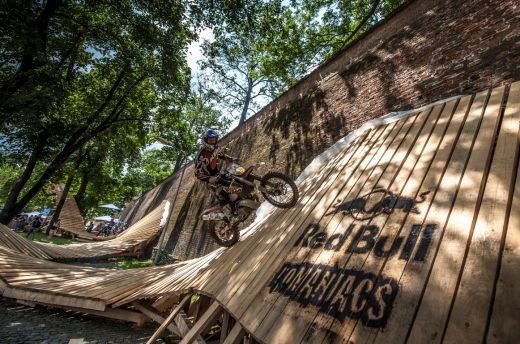 Mai putin de 24h pana la startul show-ului urban de la cel mai dificil raliu hard enduro din lume!