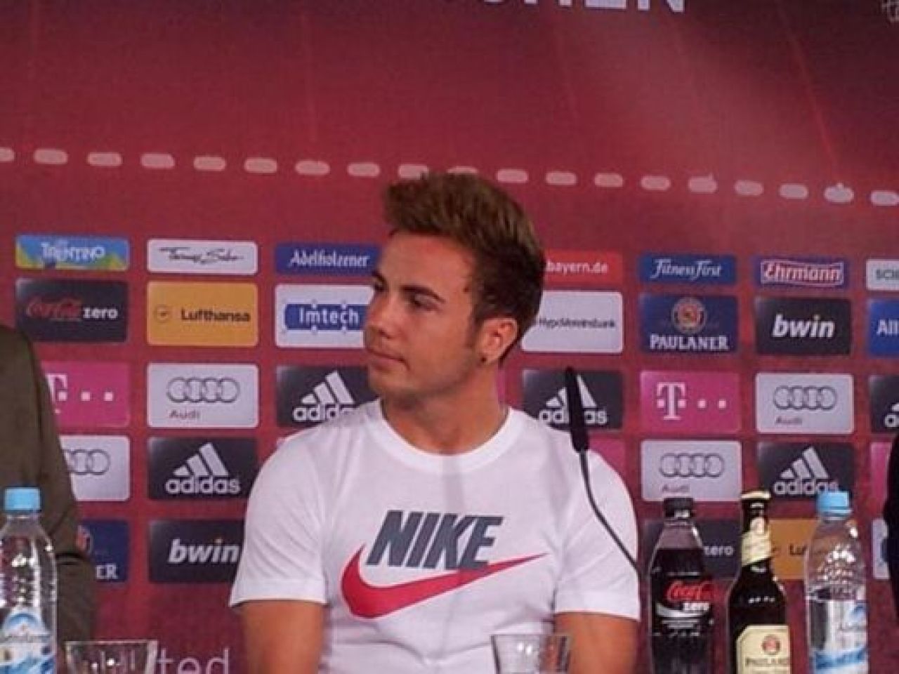 A venit BRILIANTUL! Cel mai urat jucator la Dortmund a ajuns la Bayern! A facut o GAFA imensa inca de la prezentare! Cu ce a gresit in fata camerelor:_3