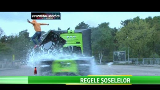 Un neamt a pus o tona de cai pe un camion si s-a jucat cu vietile curajosilor care i-au stat in fata! VIDEO
