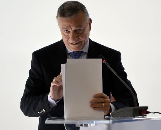 Sandu e incoltit! Un om important din fotbal a depus plangere penala impotriva sefului FRF: Se intampla lucruri hilare