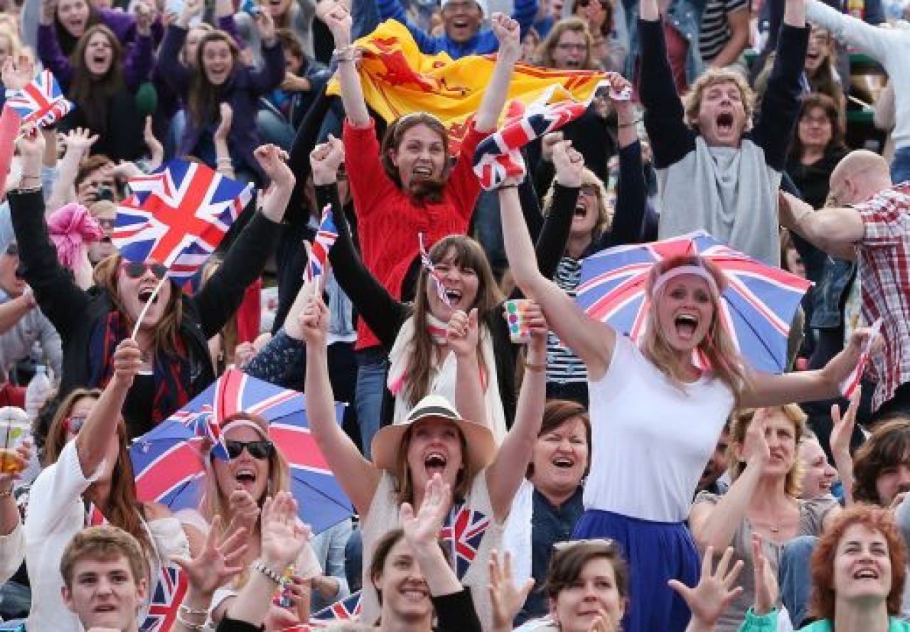 Meci intre gentlemani cu suporteri HULIGANI! Sir Alex Ferguson s-a comportat ca un ULTRAS la meciul castigat de Murray! Atmosfera de senzatie la Wimbledon: FOTO_10
