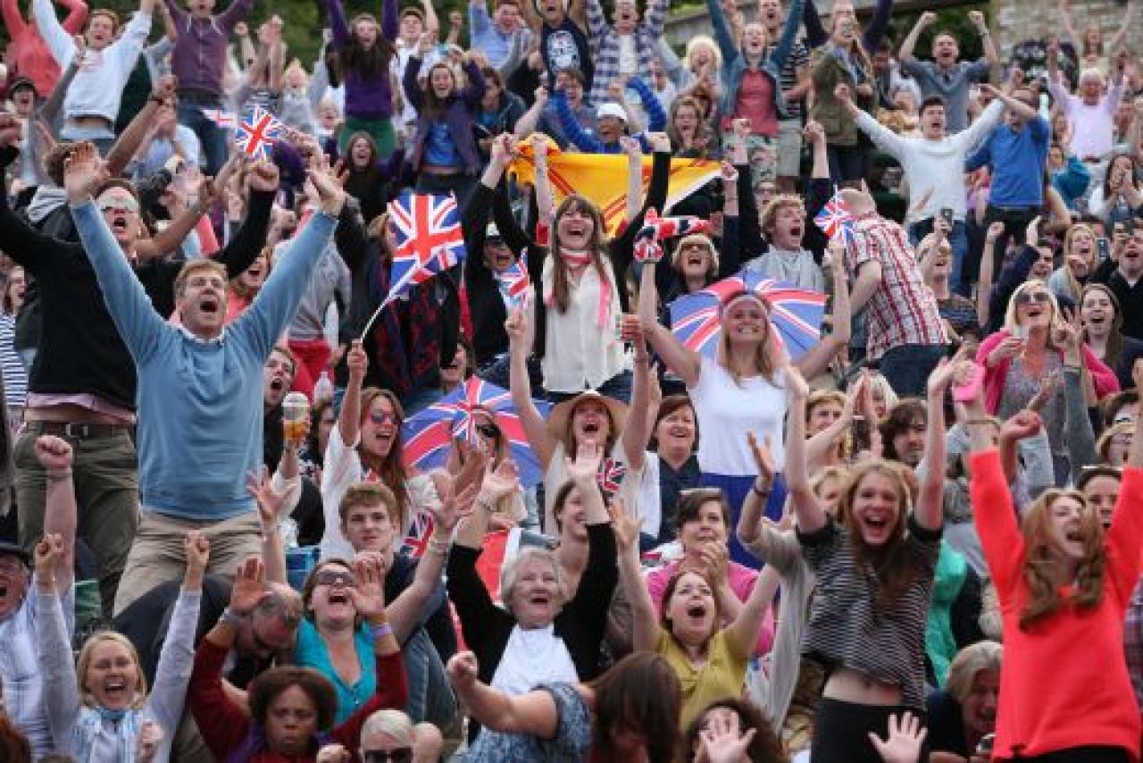 Meci intre gentlemani cu suporteri HULIGANI! Sir Alex Ferguson s-a comportat ca un ULTRAS la meciul castigat de Murray! Atmosfera de senzatie la Wimbledon: FOTO_11