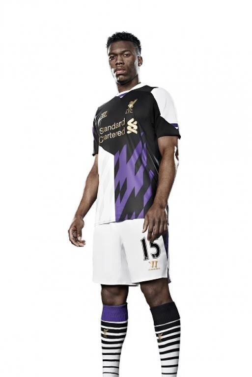 FOTO: Probabil cel mai urat echipament din istorie! Fanii lui Liverpool, ORIPILATI de noile echipamente ale echipei! Cum arata:_2