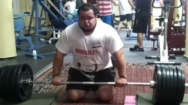 Cel mai puternic STUDENT din Romania se pregateste sa bata cel mai tare RECORD! Cate kilograme crezi ca are pe bara? VIDEO