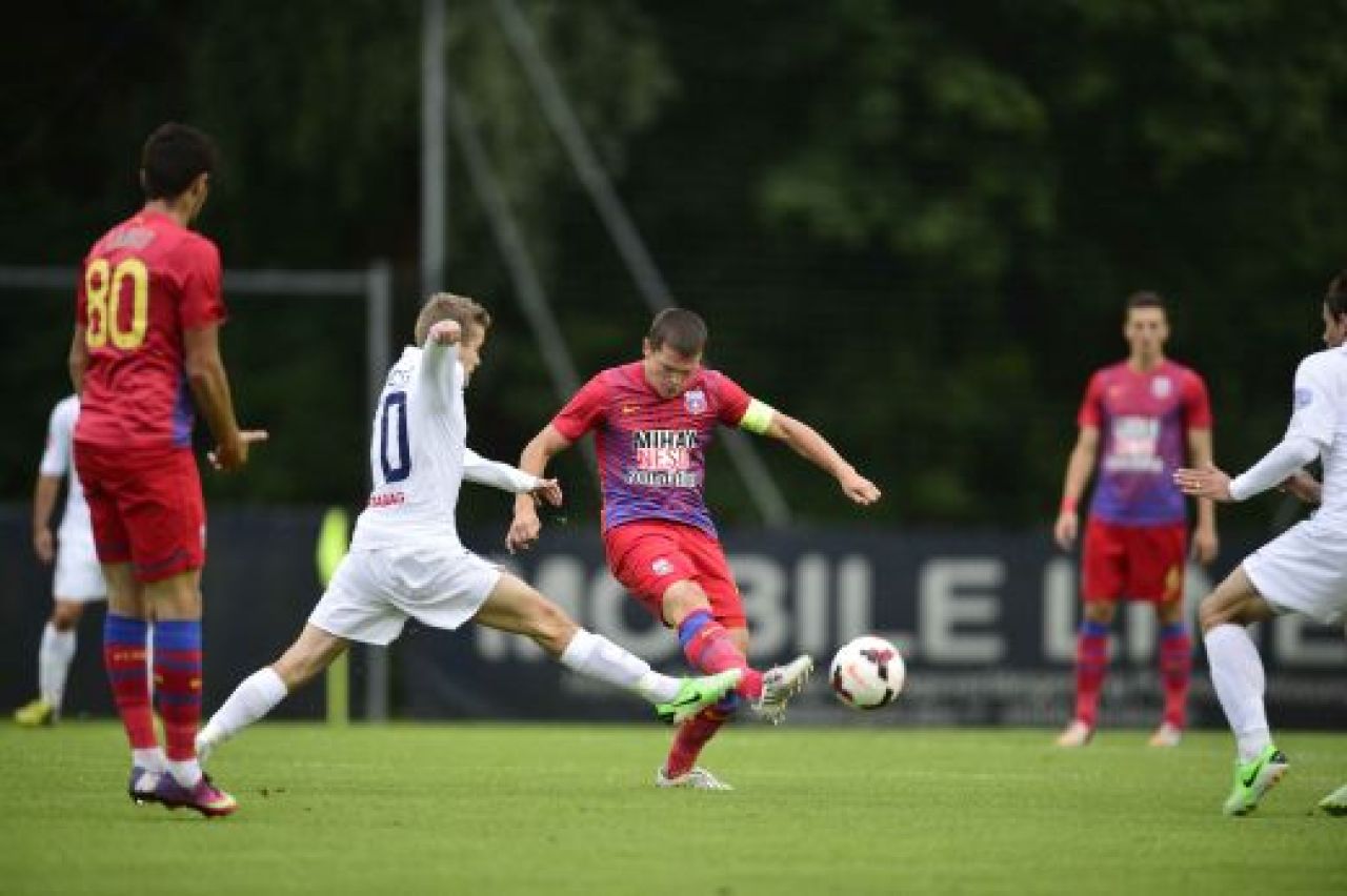 PiovacCari-i treaba? | Steaua 1-1 Sheffield! Pierdere grea pentru Reghe: Tatarusanu, Szukala si Adi Popa s-au accidentat! Piovaccari, scos dupa 30 de minute:_2