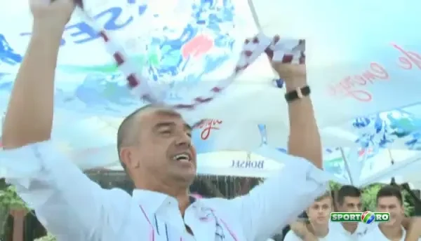 Imagini SENZATIONALE cu Pancu in mijlocul fanilor: "Rapid! Rapid! Lupta daca ne iubesti!" Vezi cum a cantat alaturi de ultrasi! SUPER VIDEO