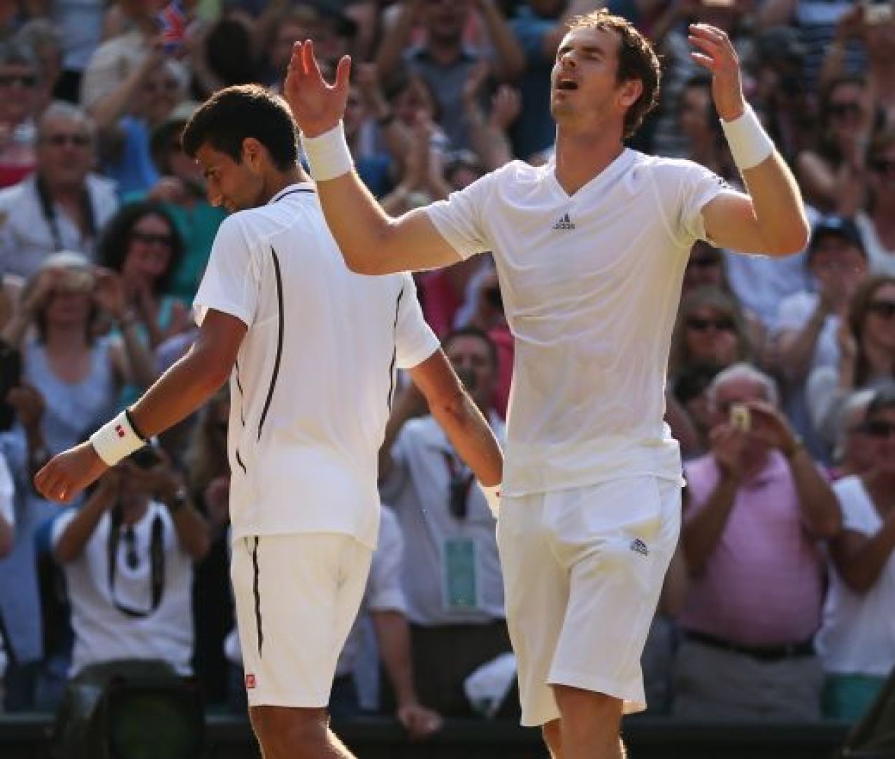 S-a rupt blestemul: Murray a castigat Wimbledon-ul si a devenit primul britanic care cucereste trofeul dupa 77 de ani! Djokovic, rapus in 3 seturi!_7