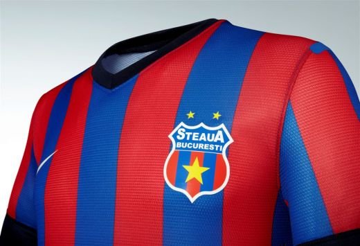 FOTO OFICIAL! Primele imagini cu noul echipament al Stelei! Cum se imbraca Steaua pentru titlul 25!_4