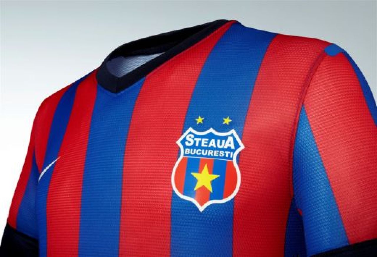 FOTO OFICIAL! Primele imagini cu noul echipament al Stelei! Cum se imbraca Steaua pentru titlul 25!_4
