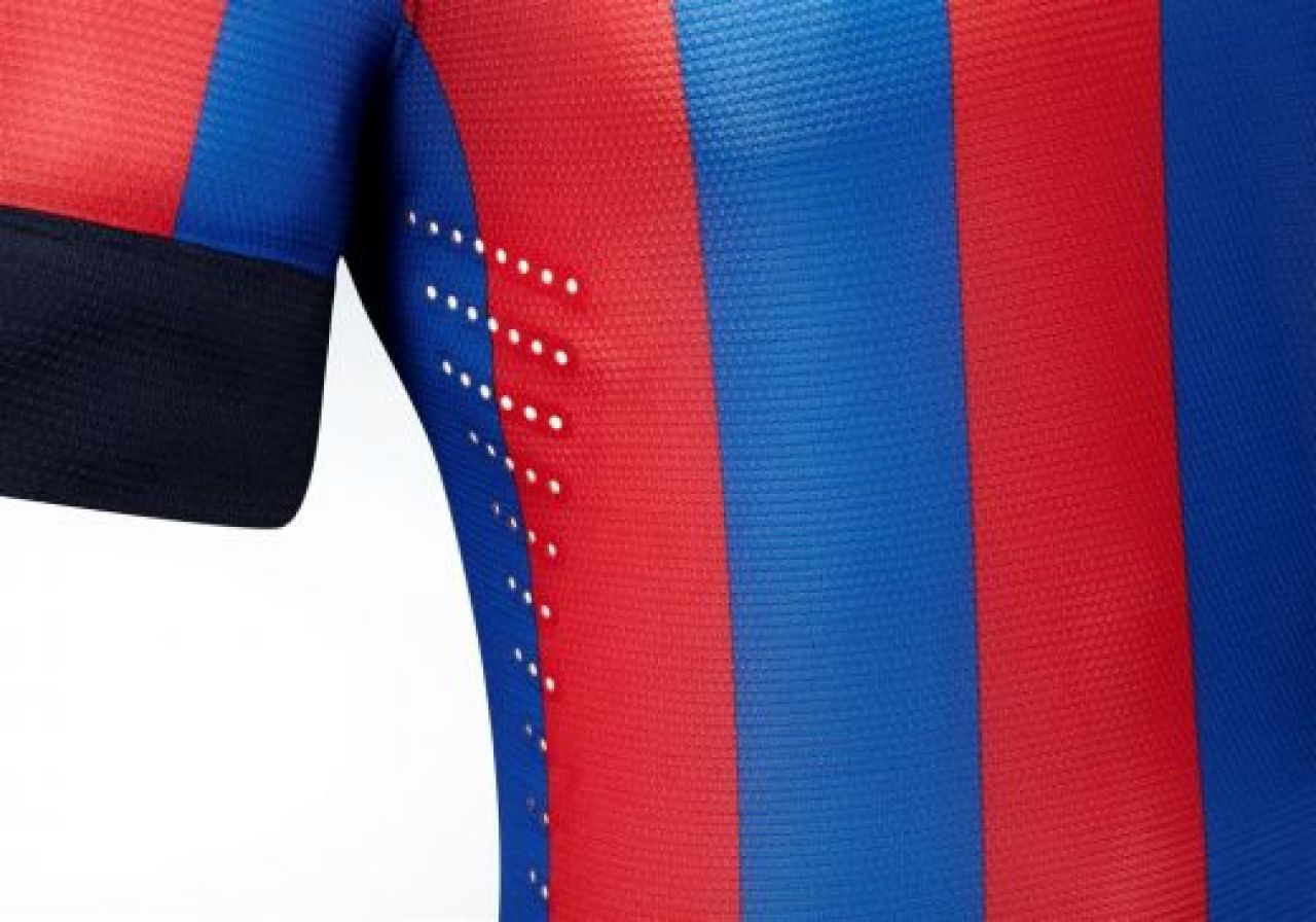 FOTO OFICIAL! Primele imagini cu noul echipament al Stelei! Cum se imbraca Steaua pentru titlul 25!_7