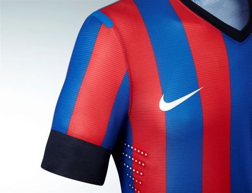 FOTO OFICIAL! Primele imagini cu noul echipament al Stelei! Cum se imbraca Steaua pentru titlul 25!_9