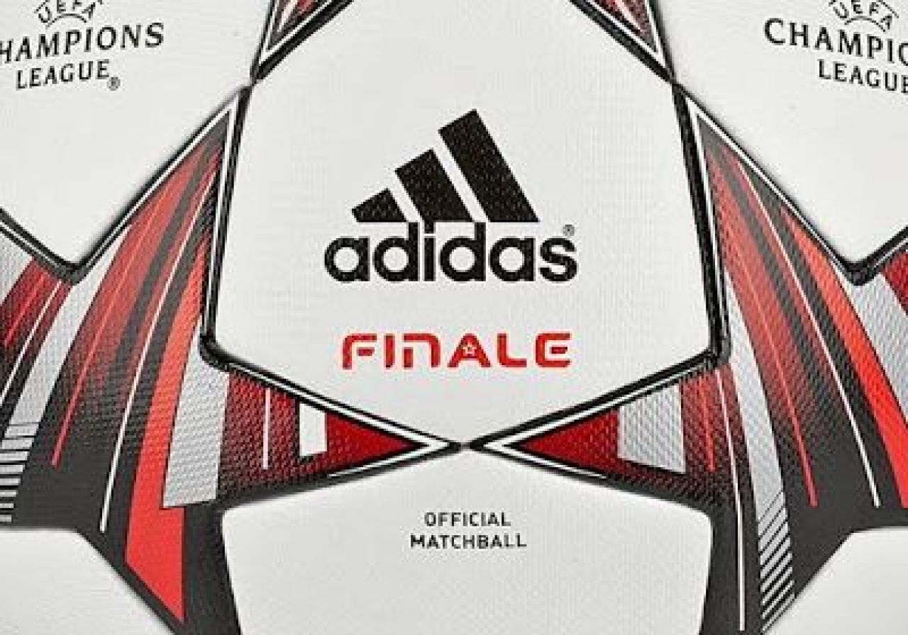 Adidas a lansat noua minge pentru editia 2013-2014 din Champions League! MODELUL UNIC imbracat in rosu si negru:_1