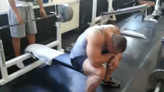 SUPER VIDEO Doar 1 din 2.000.000 de romani pot face asta! Vezi ce a reusit in sala unul dintre cei mai puternici romani: