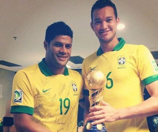 NEBUNIE CURATA! Un jucator din nationala Braziliei si-a parasit sotia dupa finala Cupei Confederatiilor din cauza lui Hulk! Poza INDECENTA pe care a pus-o starul de 60mil €:_2