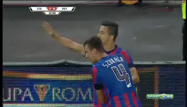 Inca una de la Lato! :) Stelistii au inventat inca un dans NEBUN dupa golul lui Szukala! Vezi cum au reeditat cel mai tare dans din 2013: