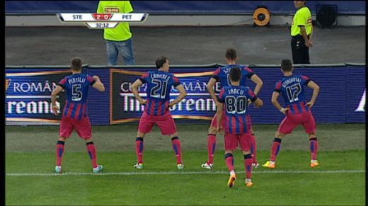 Au facut-o LATO! :) Stelistii au inventat inca un dans NEBUN dupa golul lui Szukala! Vezi cum au reeditat cel mai tare dans din 2013: