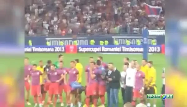 Momentul GENIAL pe care nu l-a vazut NIMENI pe National Arena! Jucatorii au EXPLODAT dupa gestul lui Reghe! Vezi ce a facut