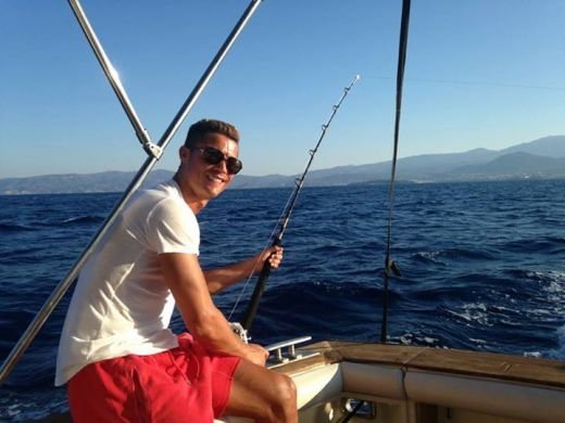 Ce-i mai place in vacanta! Cristiano Ronaldo face senzatie pe Facebook! Vezi poza care a strans 100.000 de LIKE-uri cat ai zice P-E-S-T-E:
