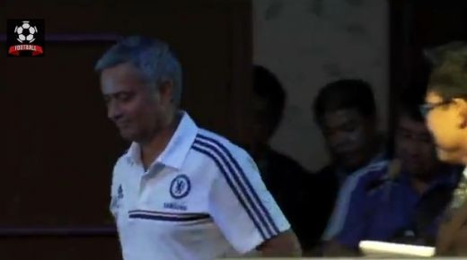 Mourinho a DISPARUT din cadru dupa faza asta! Toata sala a izbucnit in ras, nici Jose nu s-a putut abtine! VIDEO :)