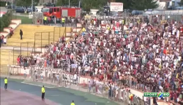 Rapidistii s-au batut intre ei! Mai multi suporteri au fost ARESTATI! Incidente la barajul de promovare: