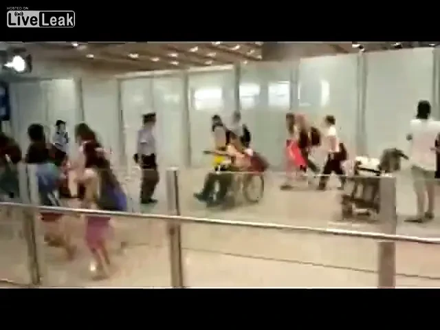 DRAMA in China! O BOMBA a explodat in aeroportul din Beijing! Imaginile ingrozitoare au fost suprinse de camera! VIDEO