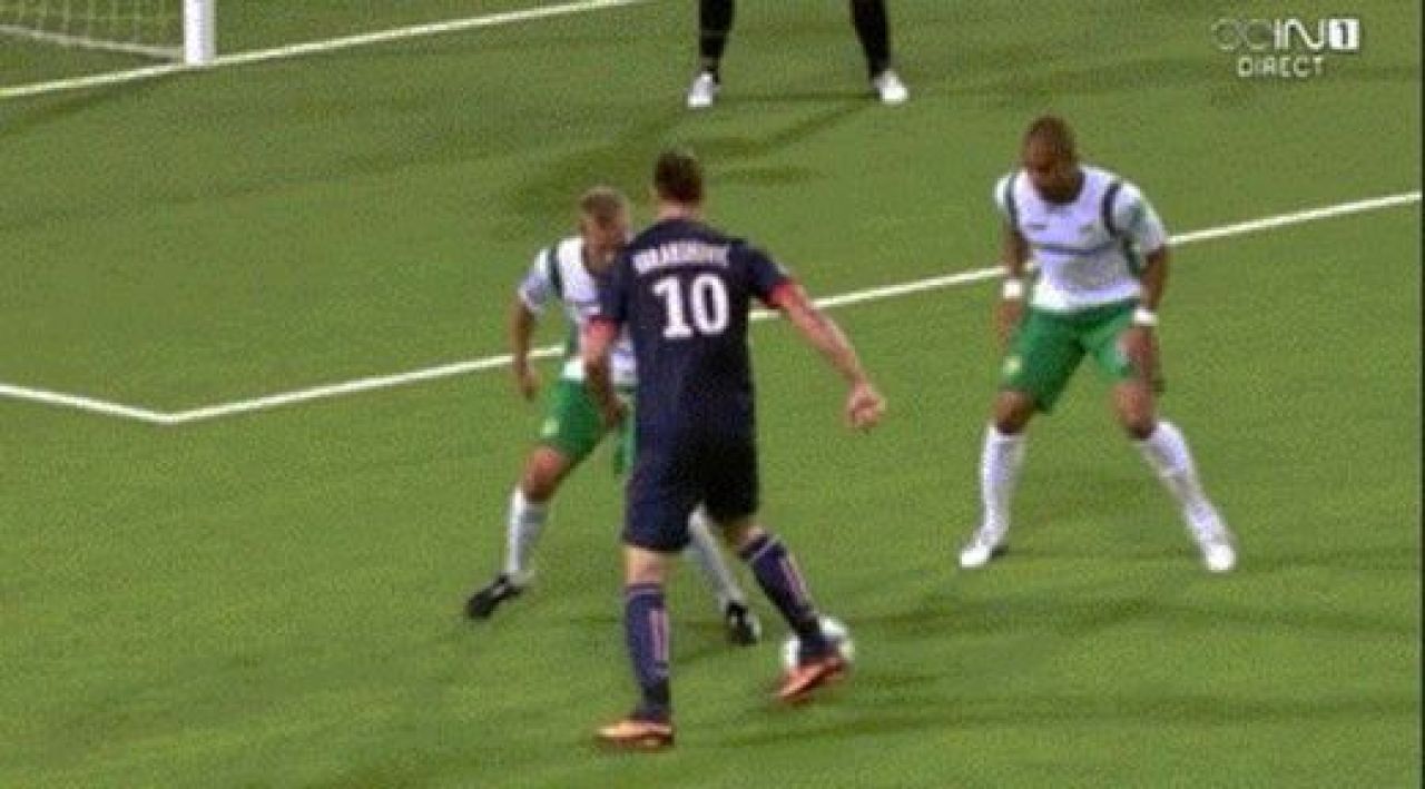 VIDEO! Nici Zlatan nu poate copia GENIUL lui Ronaldinho! A incercat un ELASTICO dar s-a facut de ras! Ce s-a intamplat dupa e DEMENTIAL:_3