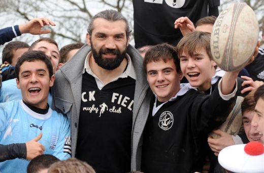 Chuck Norris nu i-ar rezista nici doua secunde, pe Mike Tyson il doboara fara probleme! Sebastien Chabal, BESTIA care isi mananca adversarii cruzi:_4