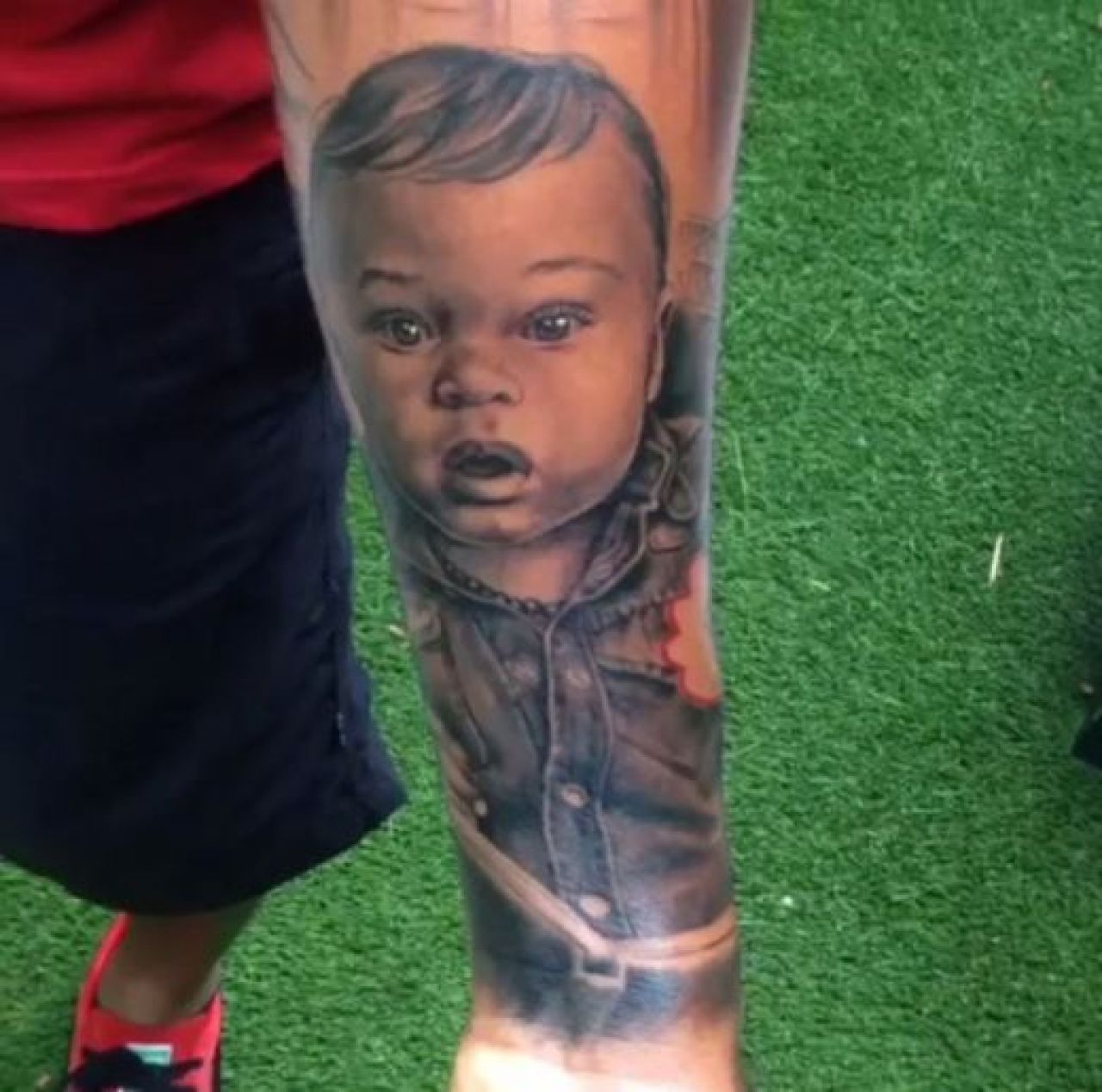 Nimeni nu se astepta la un asemenea GEST de la el! Un fost STAR de la Barca si Arsenal s-a umplut de tatuaje! Ce si-a desenat LEGENDA din fotbal:_4