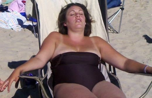 Cand a atins 100kg nu se mai putea uita la propria imagine in oglinda! Acum i se spune YUMMY MUMMY si a castigat Miss Bikini! Vezi o transformare delicioasa : &nbsp;