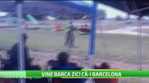 O barca s-a transformat intr-un BOLID de Formula 1 si i-a terorizat pe spectatorii de pe uscat! VIDEO